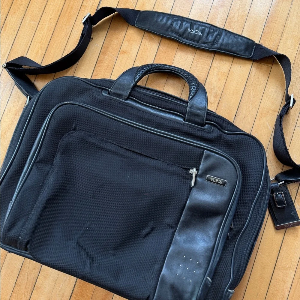 Vintage TUMI Innovation 17